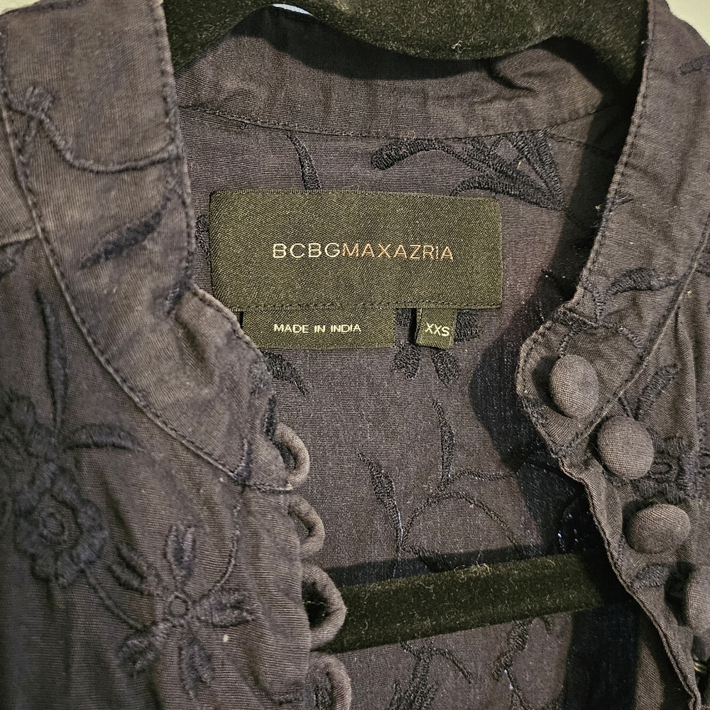BCBGMaxAzria embroidered top with button detailing and tie - Picture 5 of 5